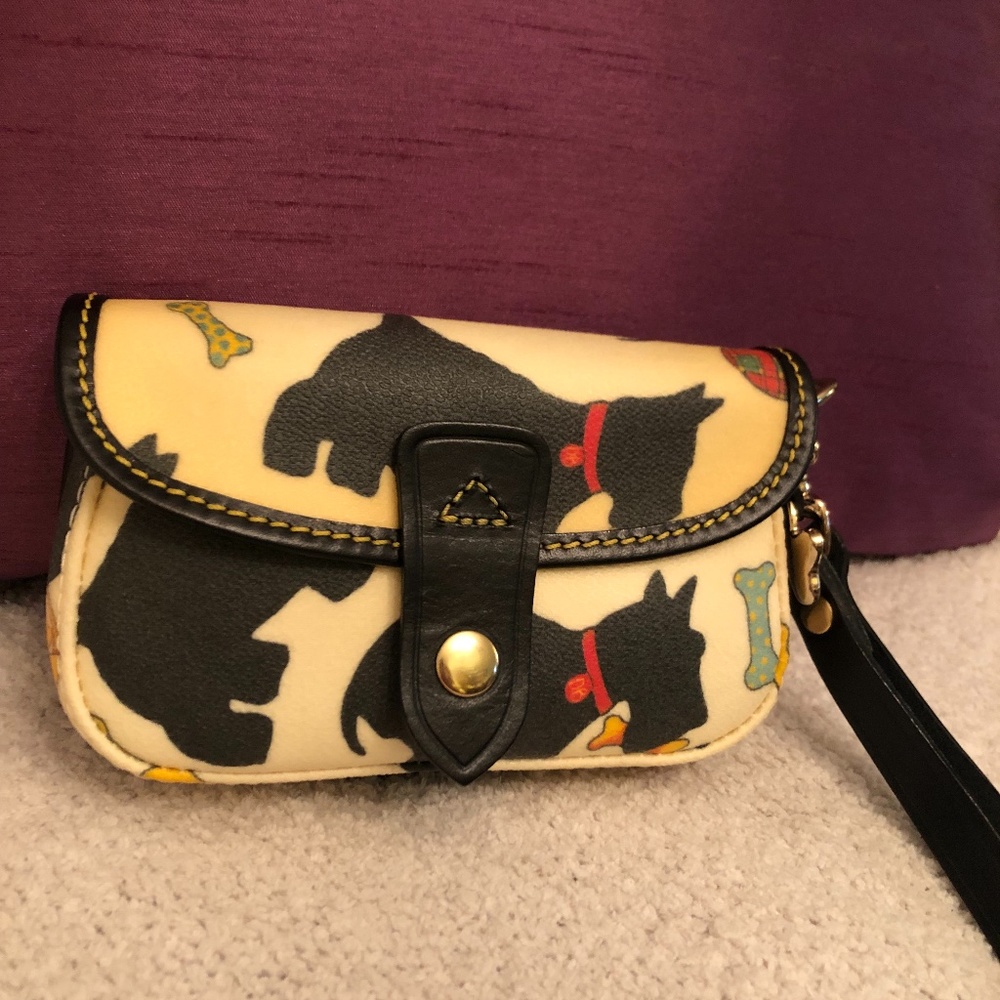NEW! Dooney & Bourke Wristlet